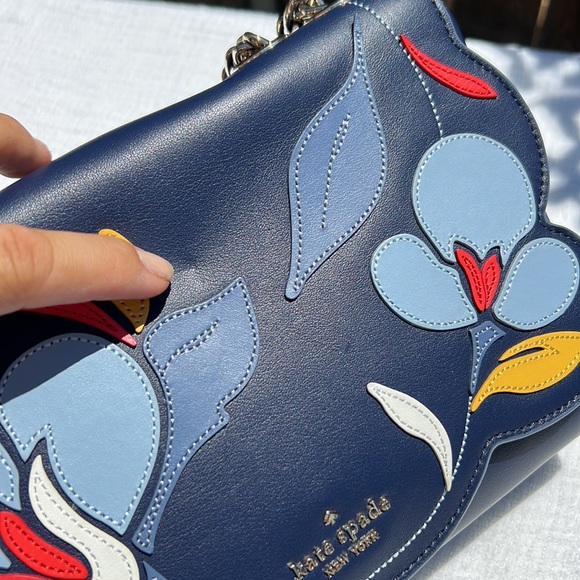 Kate Spade New York. BRIAR LANE FLORAL QUILTED EMELYN SHOULDER BAG 💙😍 - Picture 4 of 16